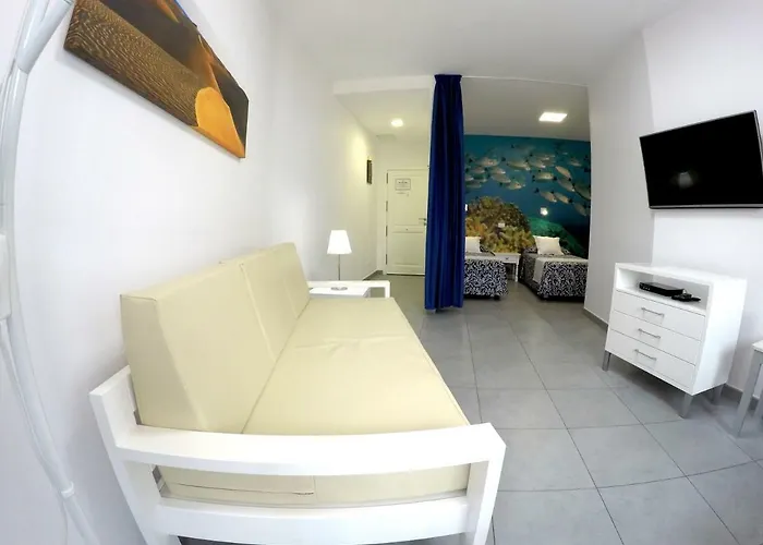 Juan Perez- * Las Palmas de Gran Canaria